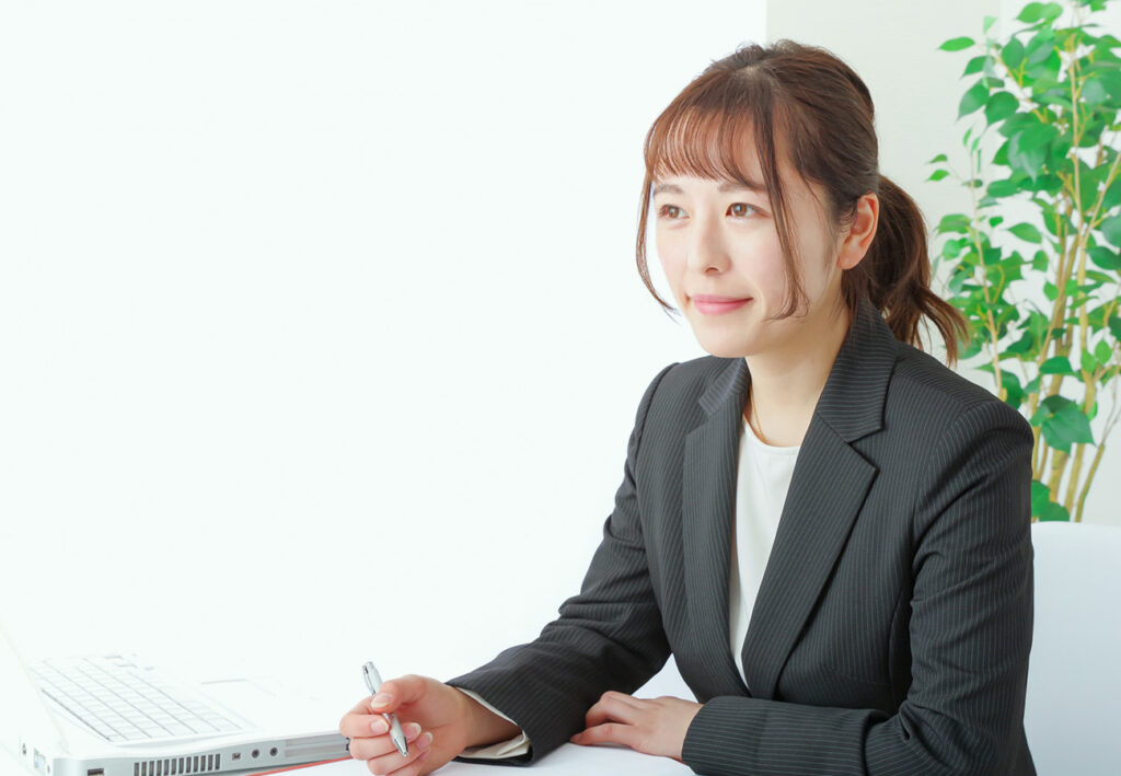 ヒアリングをする相談員